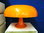 2 Artemide Nesso Tischlampen weiß und orange Design Giancarlo Mattioli